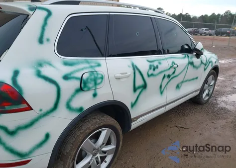 2012 Volkswagen Touareg Tdi Executive/Tdi Lux/Tdi Sport z USA, uszkodzony, nr VIN WVGFK9BP5CD004847